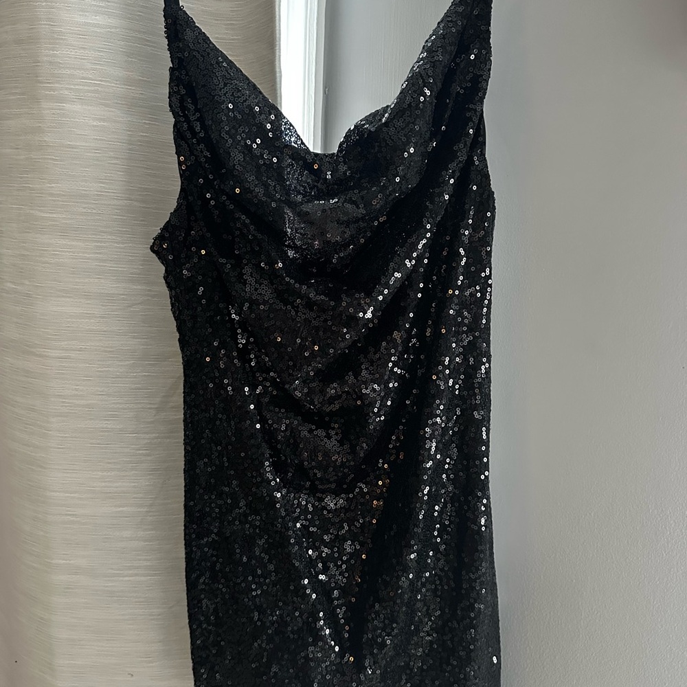 New mini black dress with scoop neck and sequence